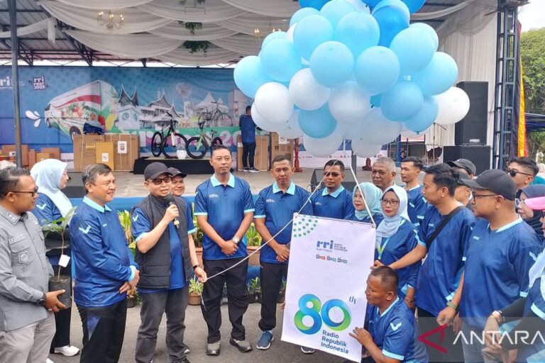Hari Radio Nasional: Sejarah pendapat yang digunakan mana menyatukan bangsa